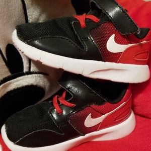 Nike 👦🏽Toddler 6c ❤Red & Black🖤Gradient Shoes